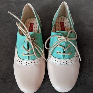 BAIT footwear saddle shoes. Size 8.